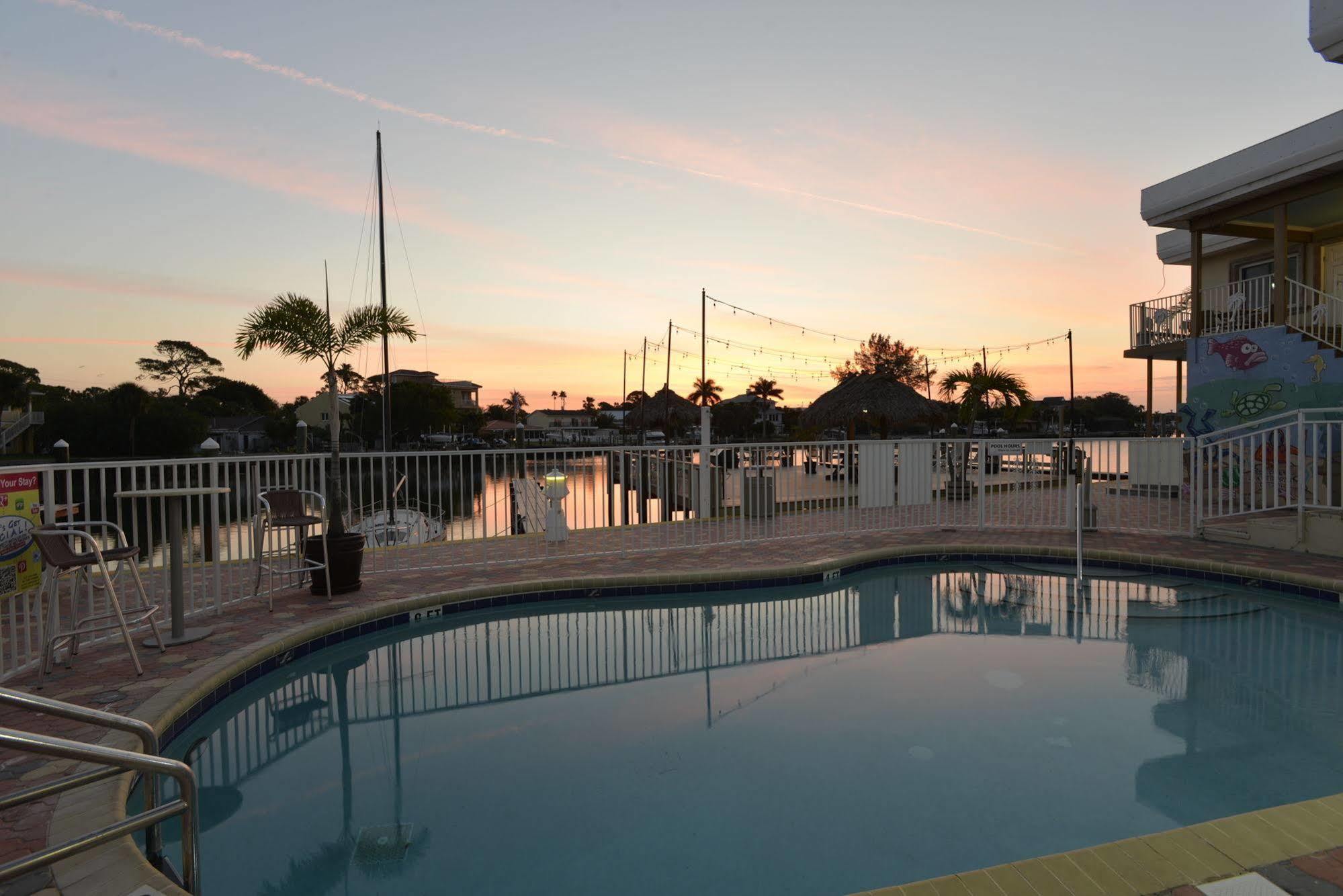 Bay Palms Waterfront Resort - Hotel And Marina St. Pete Beach Dış mekan fotoğraf