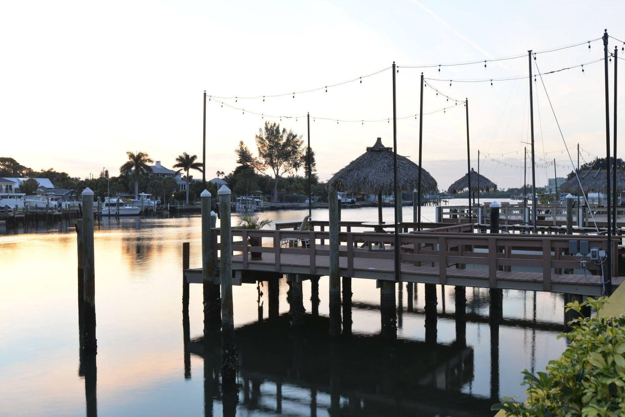 Bay Palms Waterfront Resort - Hotel And Marina St. Pete Beach Dış mekan fotoğraf